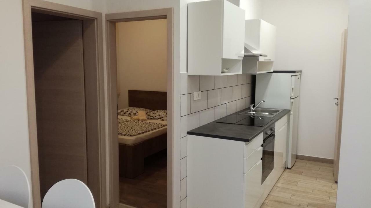 Appartma Katja Gabrovica pri Crnem Kalu Bagian luar foto