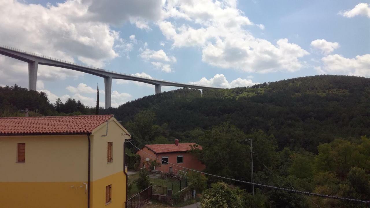 Appartma Katja Gabrovica pri Crnem Kalu Bagian luar foto